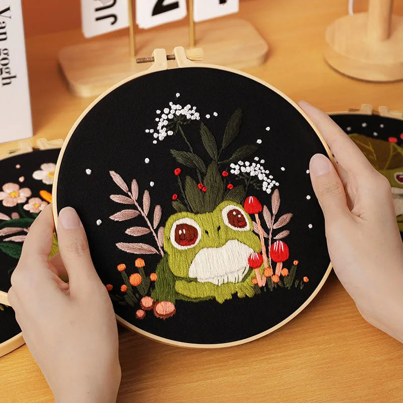CraftHoop Frogs & Flowers Embroidery Kit