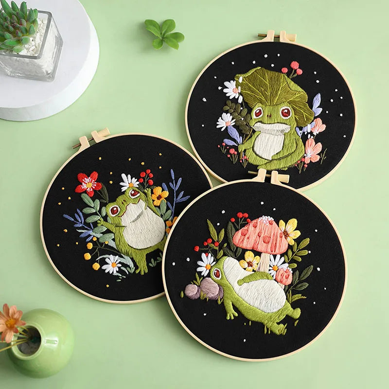 CraftHoop Frogs & Flowers Embroidery Kit