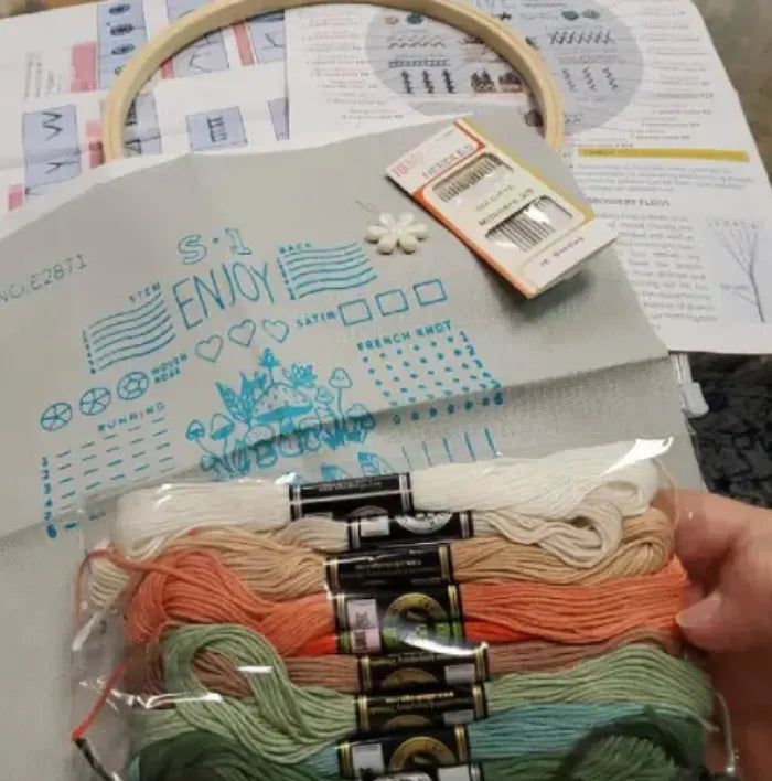 CraftHoop 4-Piece Floral Beginner Embroidery Kit