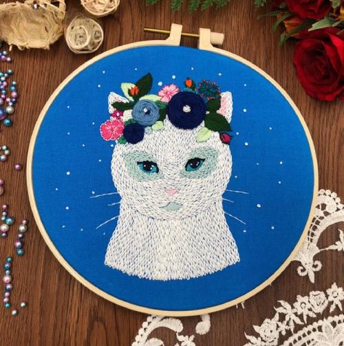 CraftHoop white cat face with flower crown embroidery - Cute and detailed DIY sewing project