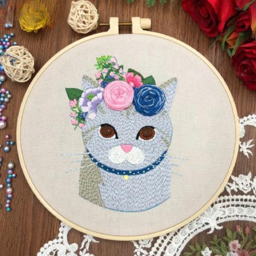 CraftHoop floral cat face embroidery on white fabric - Fun and creative needlework kit for crafters