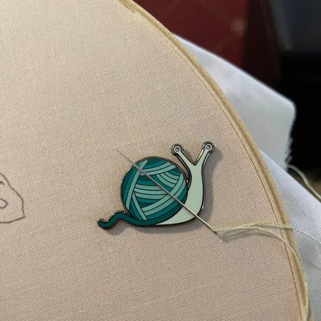 Magnetic Needle Holders: Snail