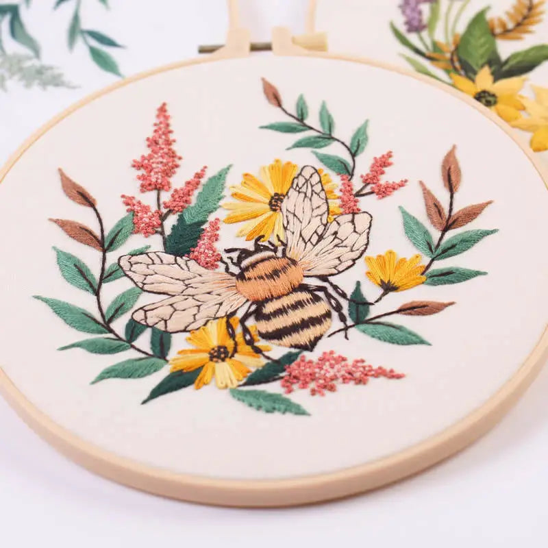 CraftHoop Bee & Bloom Embroidery Kit