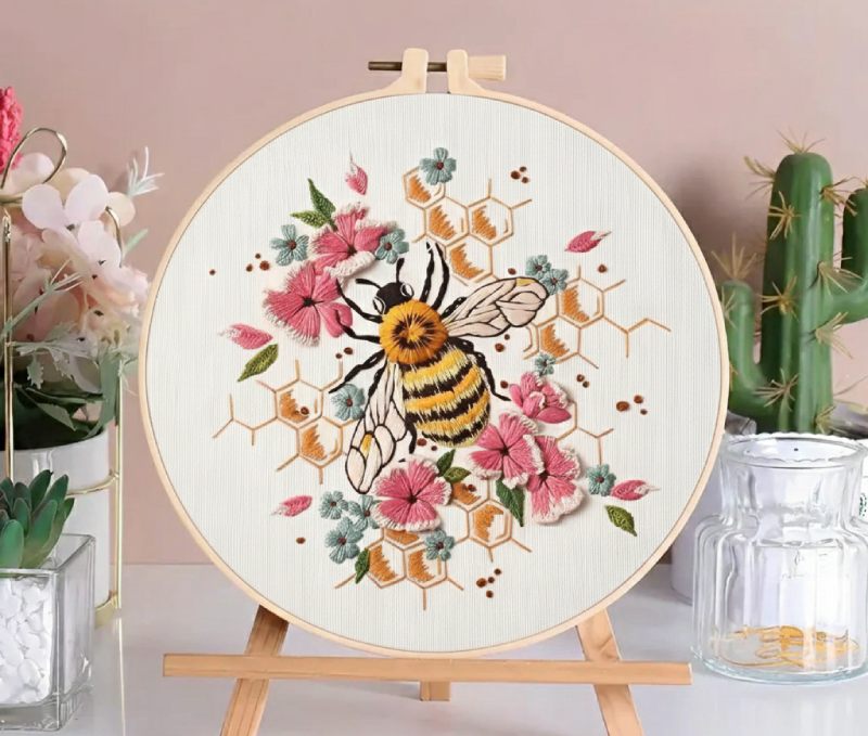 CraftHoop Bee & Bloom Embroidery Kit